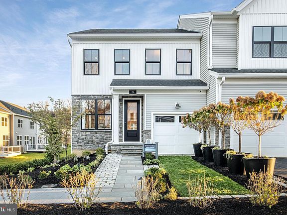 2nd image of 632 Kemlyn Rd Homesite 260