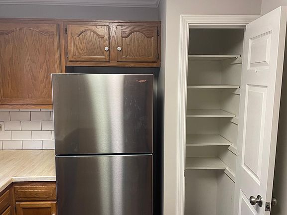 4th image of 126 Camelot Dr #126