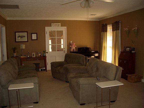 Living space w/ door 2 patio