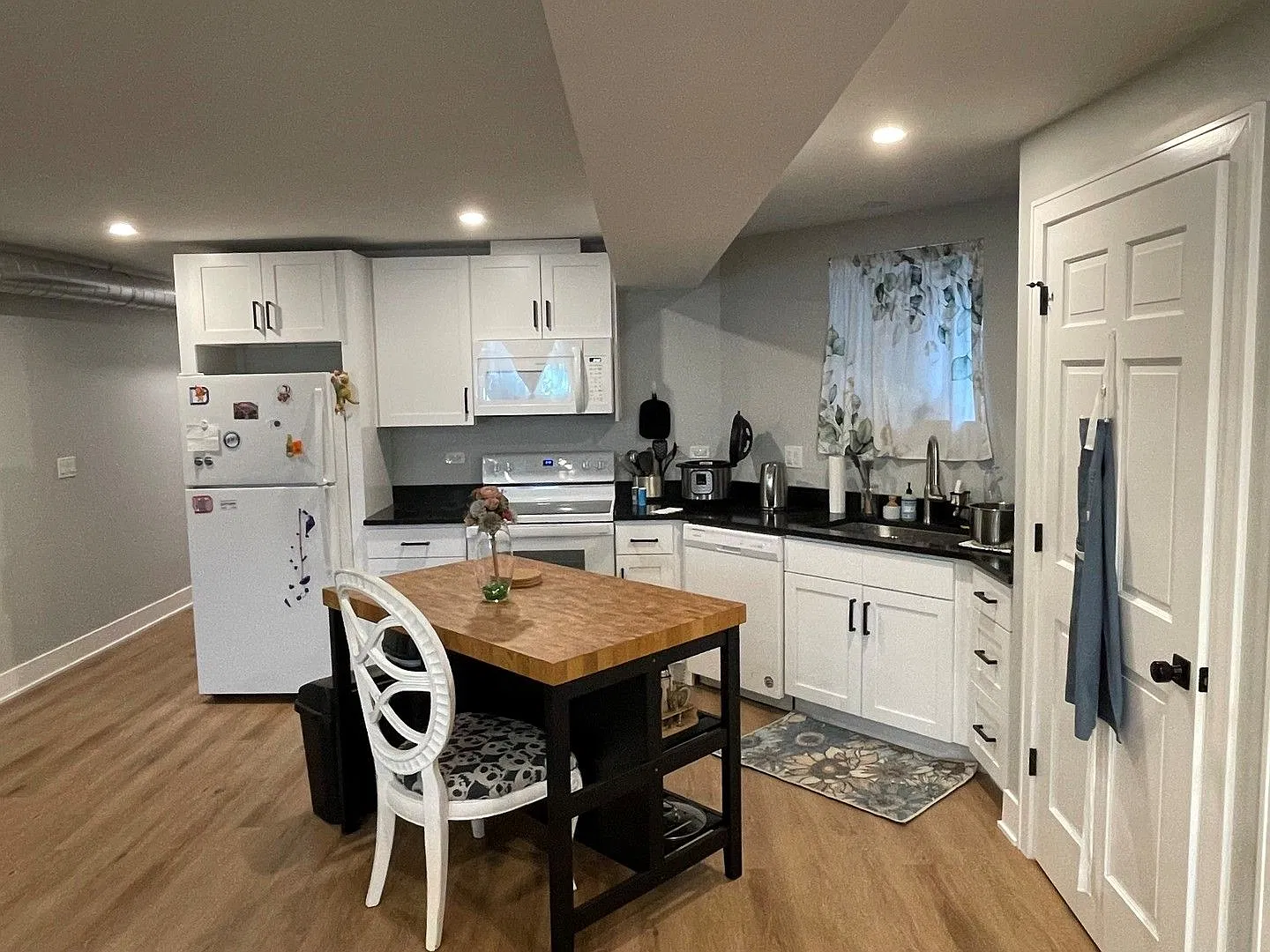 1 bed, 1100 sqft, $1,700 — Photo 3
