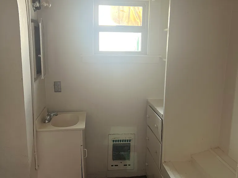 415 E 5th St #3 — Photo 14