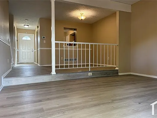 3 bed, 1196 sqft, $2,100 — Photo 4