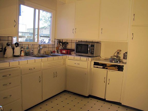 5th image of 870 Sherman Oaks Dr