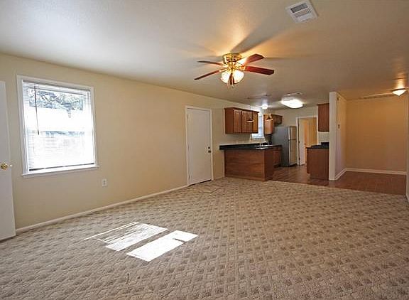 3rd image of 105 Maumus Ave