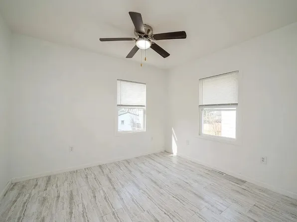 (undisclosed Address), Cedar Rapids, IA 52404