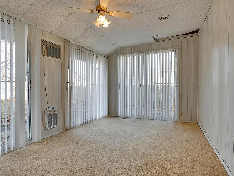 409 N Vorcey St — Photo 20