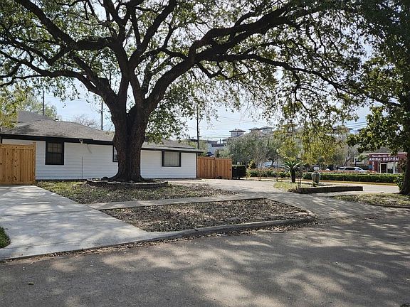 3rd image of 3859 Gramercy St