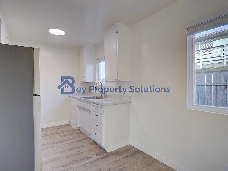142 S Rena St #H — Photo 11