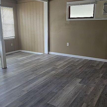 3rd image of 607 S Green St
