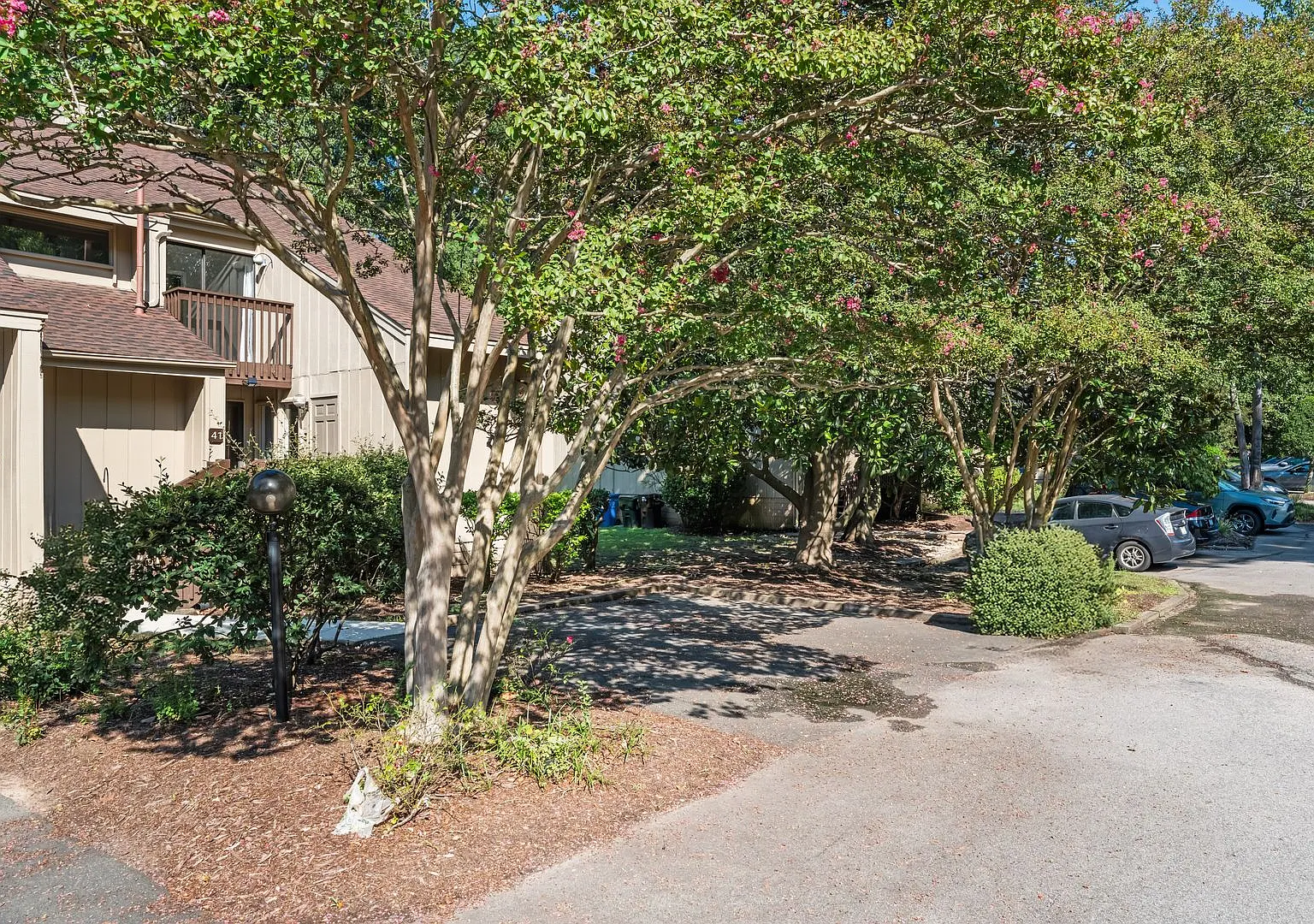 Fall Special $500 Off Your First Full Month! Spacious 3-Bedroom End Unit In Five Oaks | Durham, Nc — Photo 2