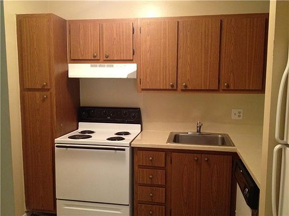 3rd image of 4009 N University Dr #102