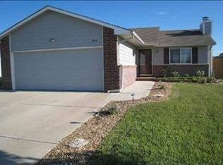 1910 E Summerwood Ct, Goddard, KS 67052
