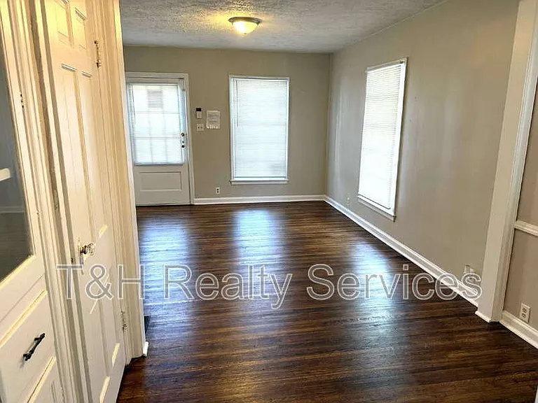 2106 E 46th St — Photo 10