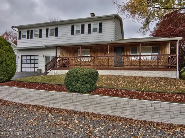 15 Hilltop Dr, Dallas, PA 18612