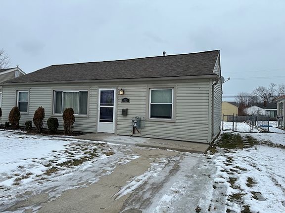 2nd image of 27365 Seyburn Ave