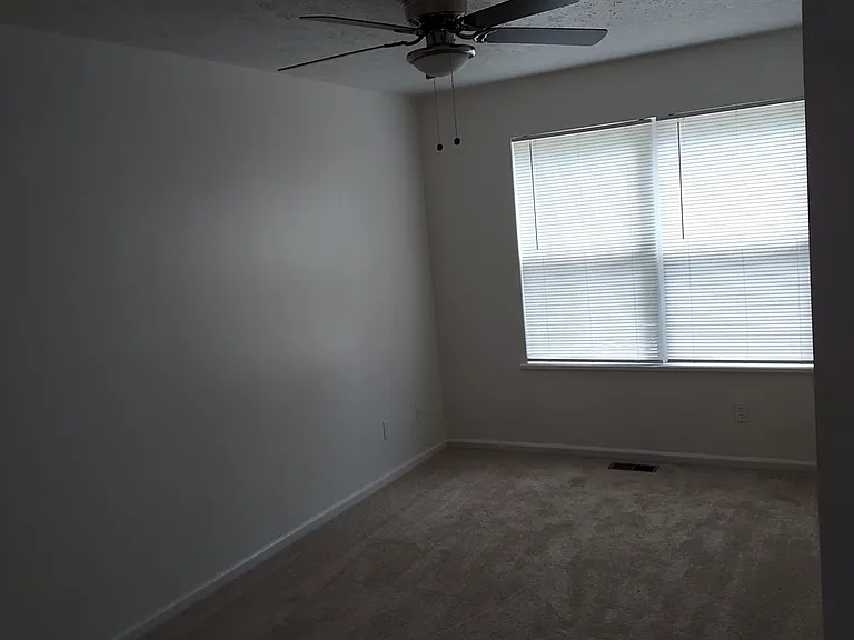 10724 Hathaway Ave — Photo 8