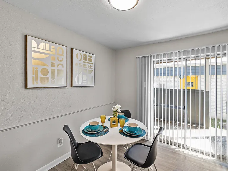 The Hayes Apartments — Photo 7