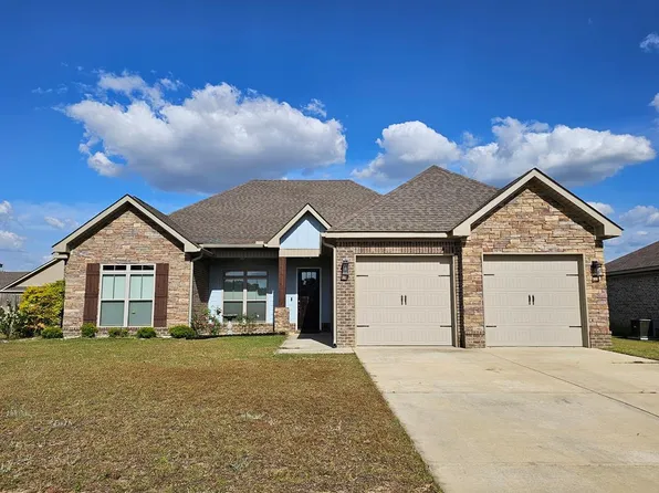 106 Cobblestone Dr, Headland, AL 36345