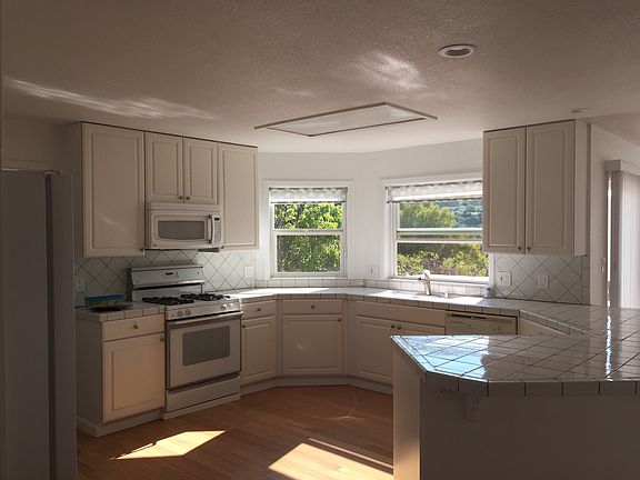 3rd image of 628 W 39th Ave