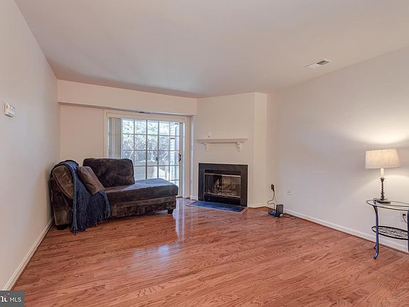 4th image of 6915B Victoria Dr