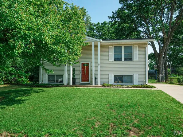1895 San Lucas Ln, Fenton, MO 63026