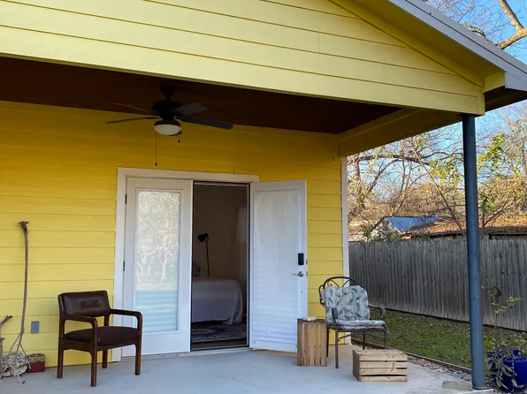 307 Hardeman St, Smithville, TX 78957