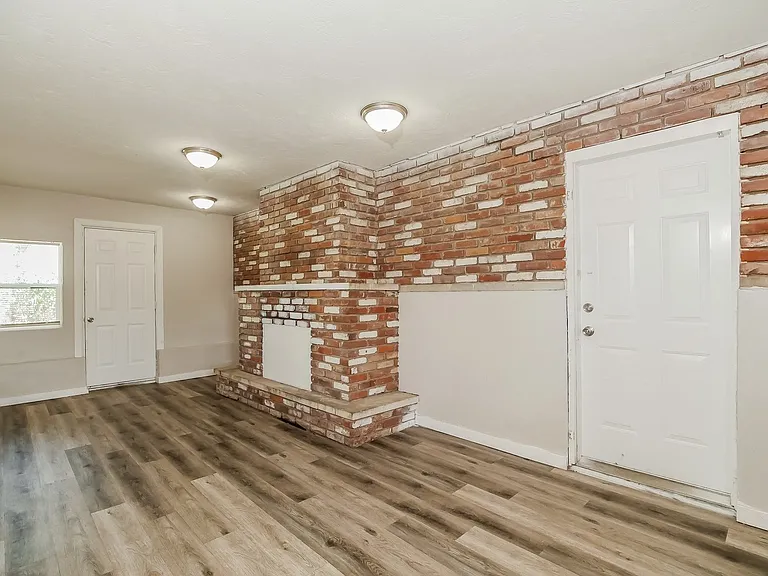 1833853_019_living_room_13116504.jpg