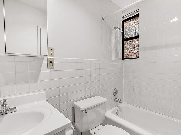 5th image of 235 E 53rd St APT 4C