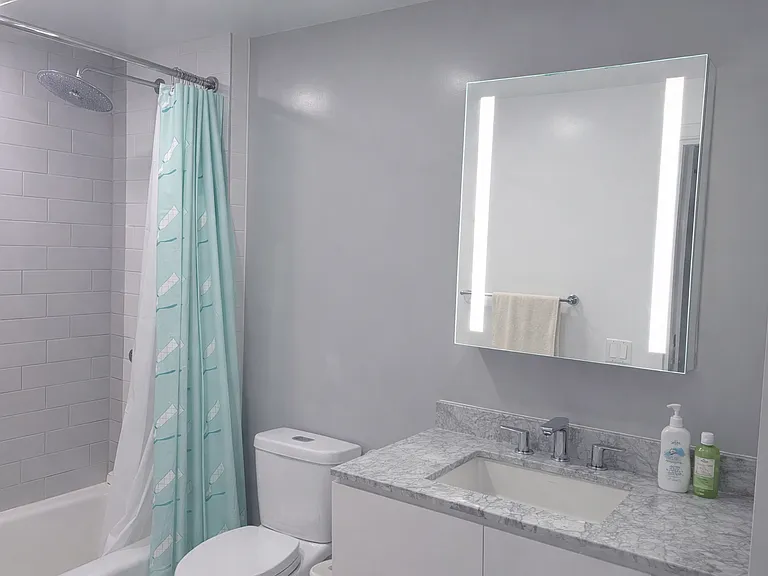 987 Queen St #1015 — Photo 3