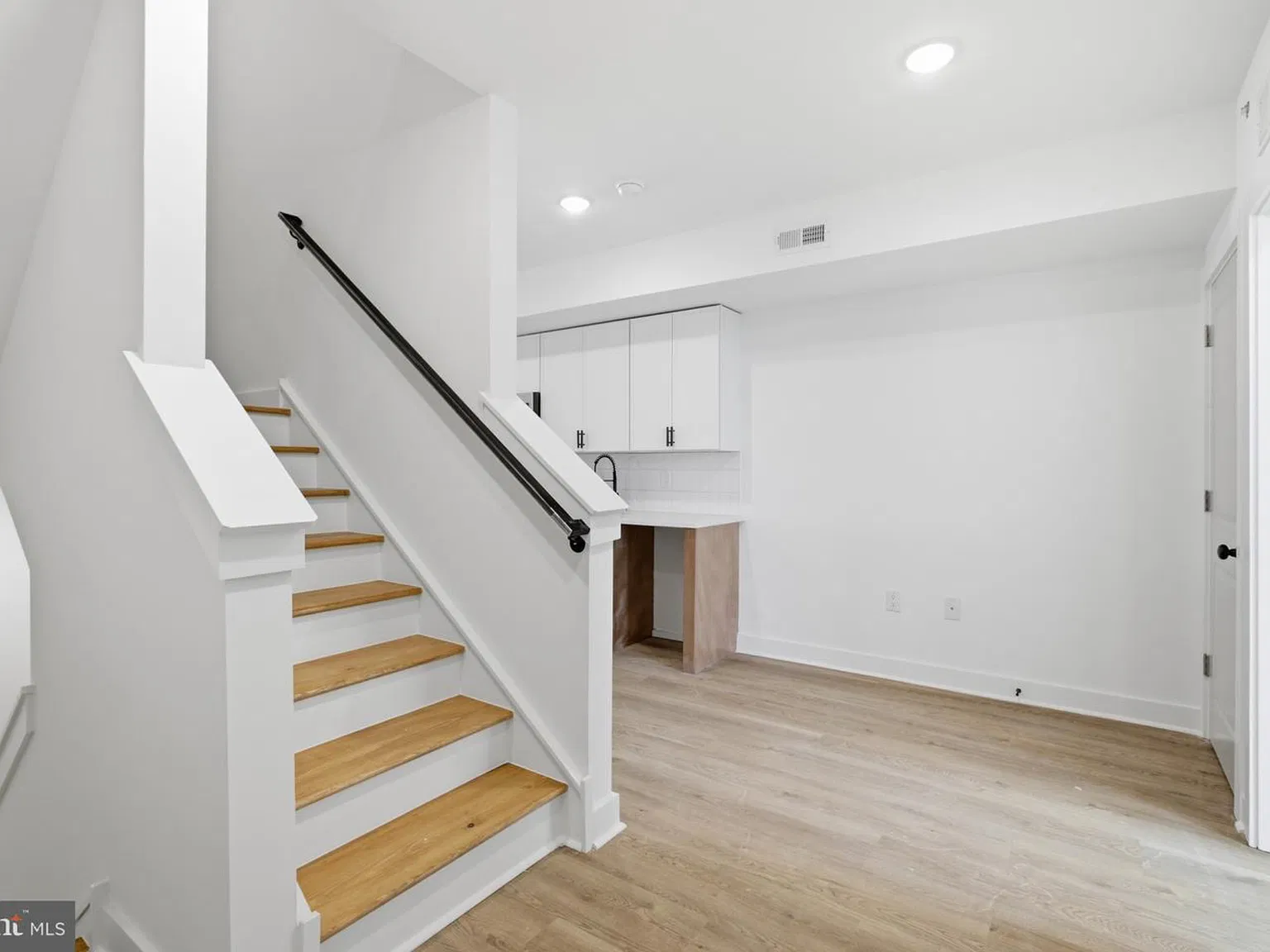 2216 N Franklin St #3 — Photo 2