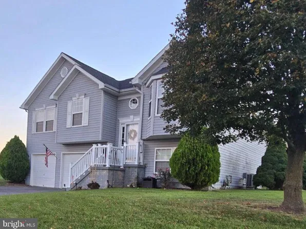 2471 Orion Dr, Chambersburg, PA 17202