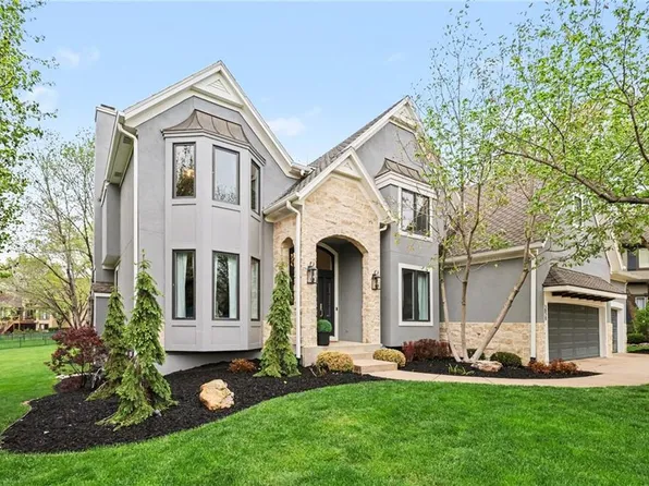 5828 Edgewater Dr, Overland Park, KS 66223