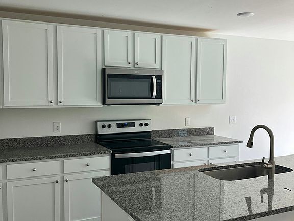 4th image of 1736 Boswell St