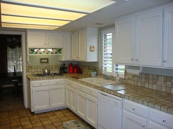 5th image of 955 Monterrey Dr