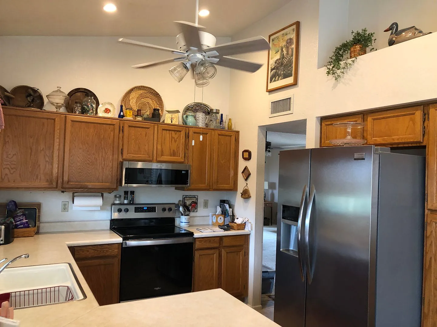 Welcome to this charming 2-bedroom, 2-bathroom home located in the desirable Leisure World a 45+ ... — Photo 4