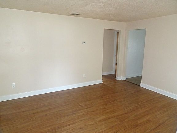 4th image of 808 E Washington St