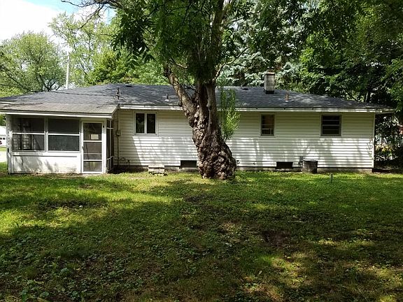 3rd image of 270 E 14th St