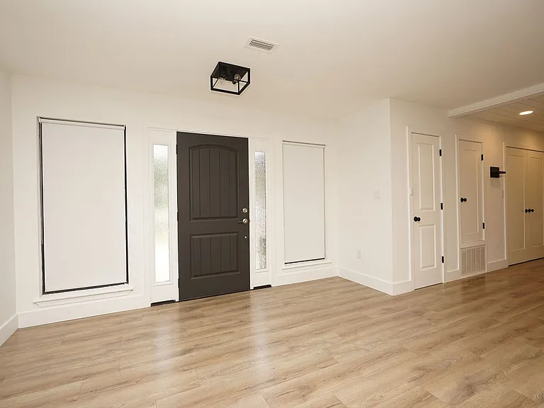 2419 Rocky Shores Dr — Photo 4