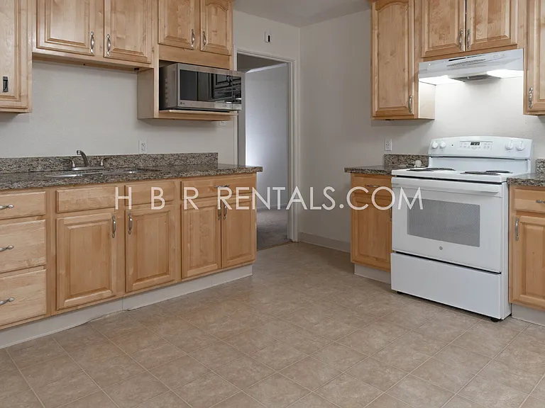 1261 N Tracy Blvd — Photo 8