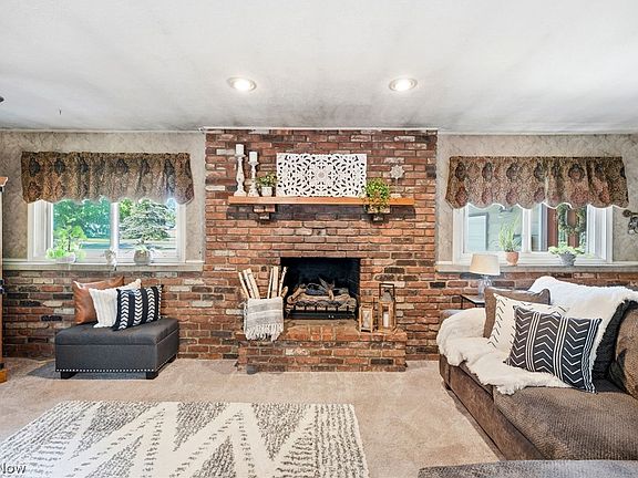 5th image of 8860 Evergreen Dr
