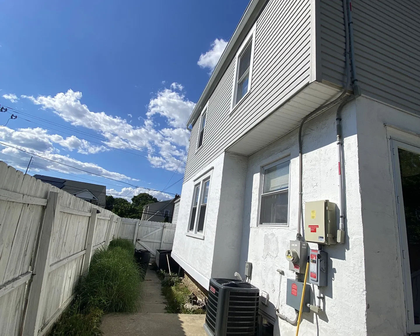 3 bed, 1138 sqft, $2,300 — Photo 2