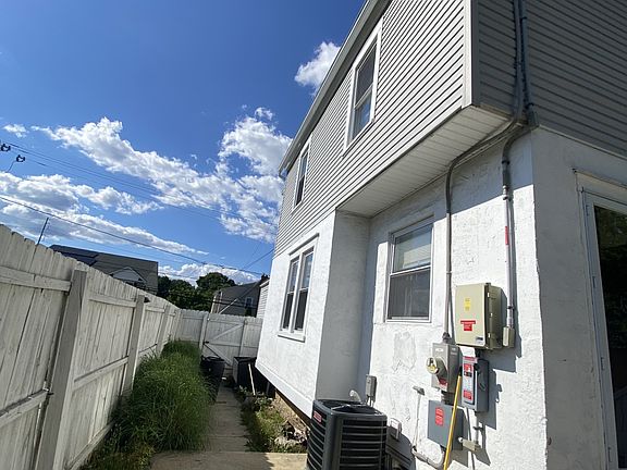 2nd image of 746 16th Ave