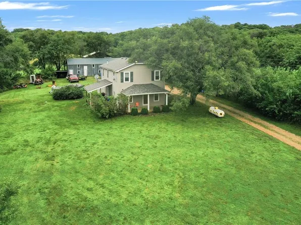 25402 Metro Ave, Tonganoxie, KS 66086