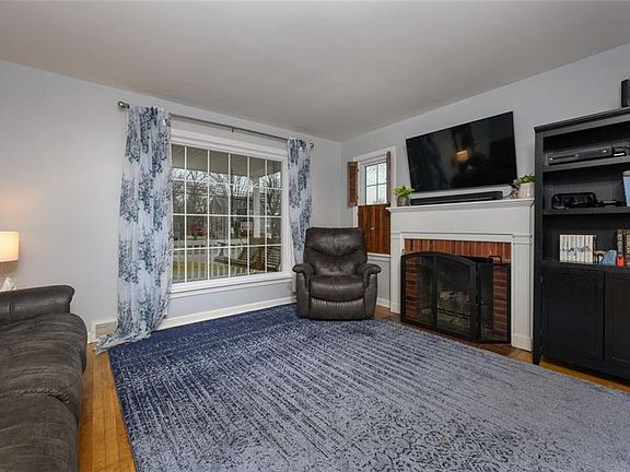 3rd image of 440 37th St NW