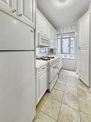 Rented by Halstead Real Estate | media 6