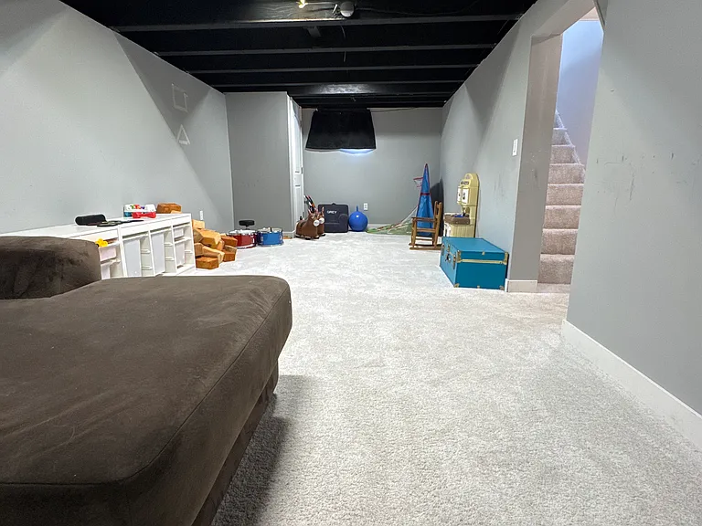 1365 James Ave — Photo 18