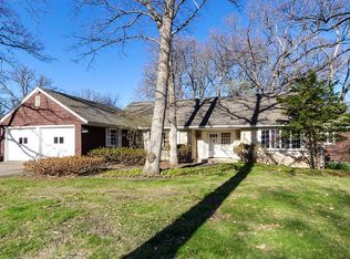 15 Forest Rd, Rock Island, IL 61201