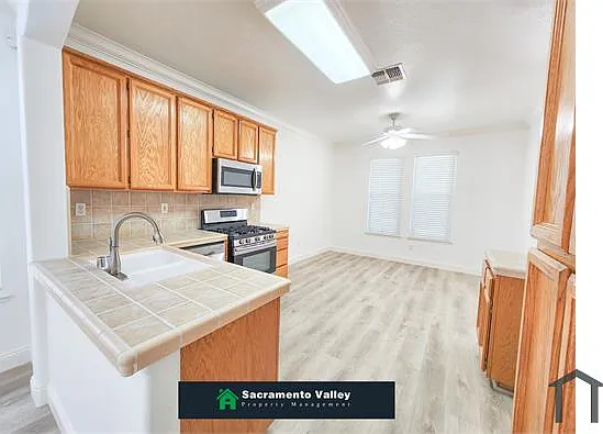 1901 Yarnell Way — Photo 5
