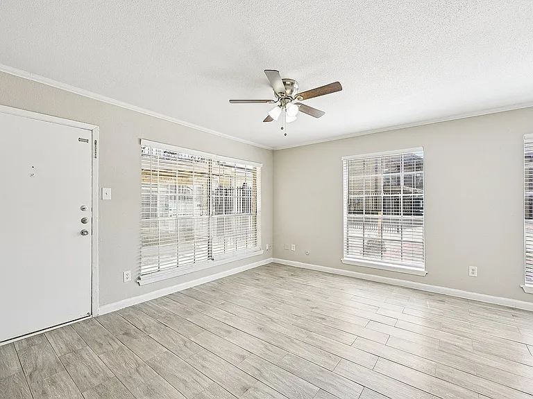 25-print-Woodchase Dr Unit 35-S2603-002