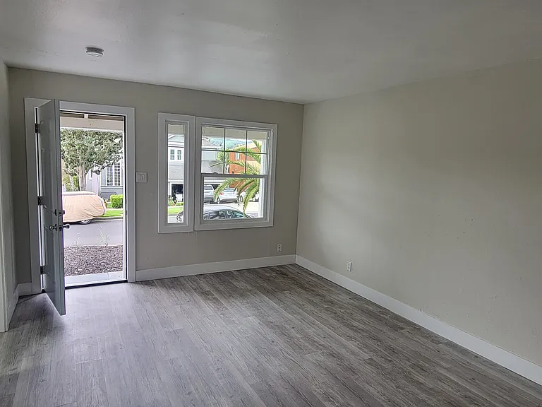321 W K St — Photo 3
